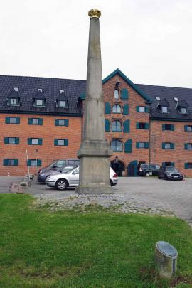 Obelisk von der Einfahrt zum Eiderkanal